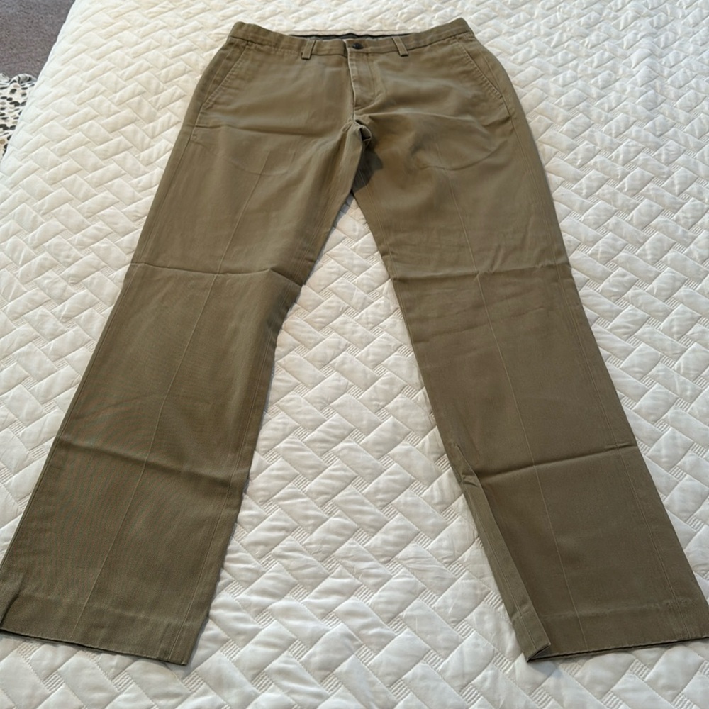Eddie Bauer Wrinkle Free Classic Fit Chinos - size 32/32